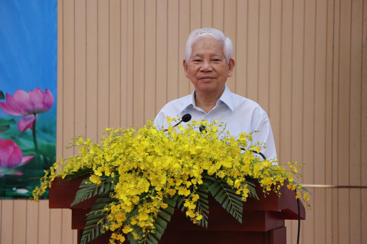 Nguyên Chủ tịch nước Nguyễn Minh Triết phát biểu tại hội thảo.