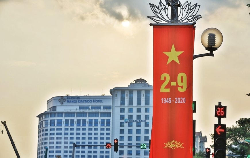 [ẢNH] Hà Nội trang hoàng rực rỡ cờ hoa chào mừng 75 năm Quốc khánh 2-9