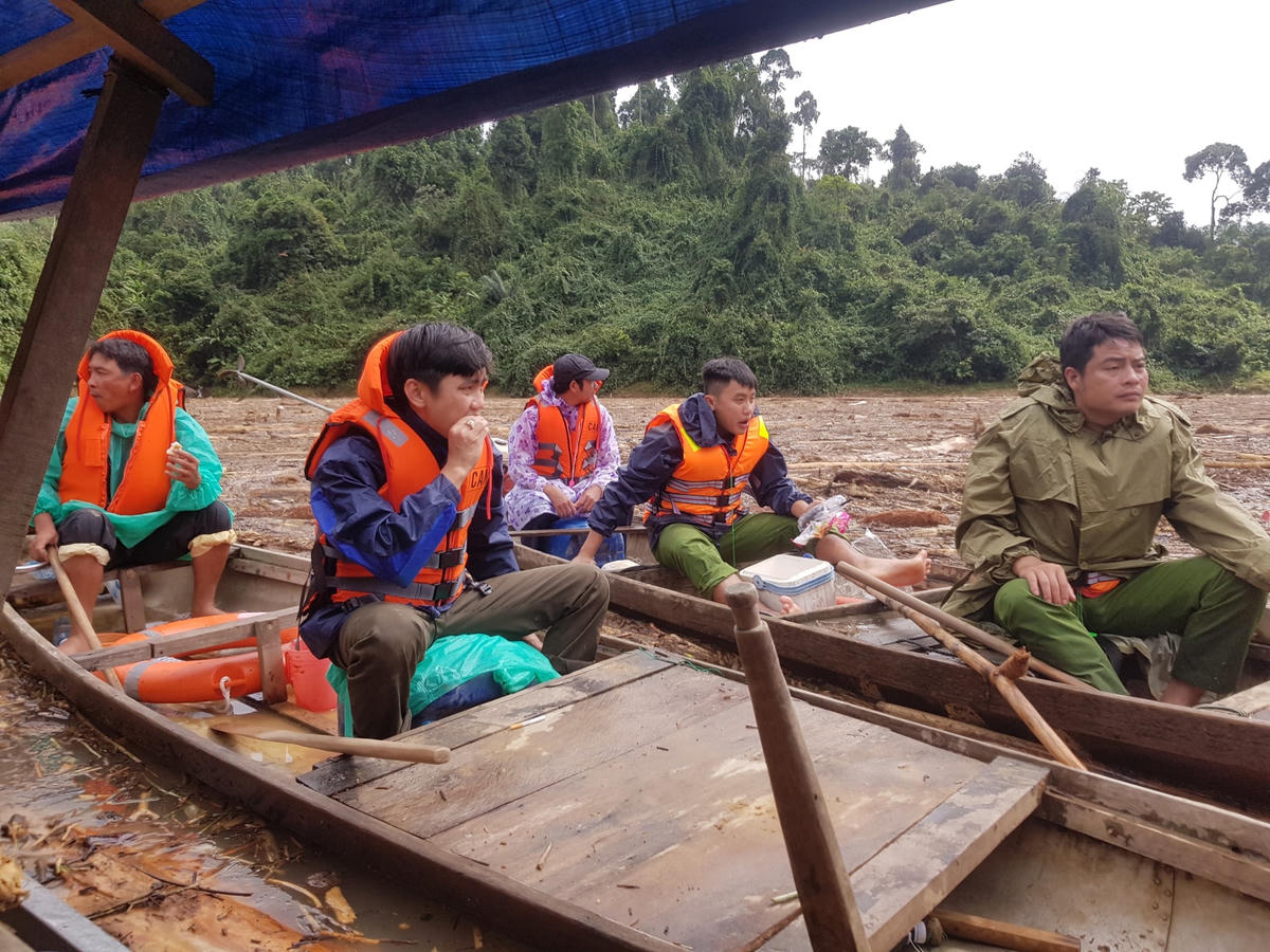 Tích cực tìm kiếm nạn nhân.