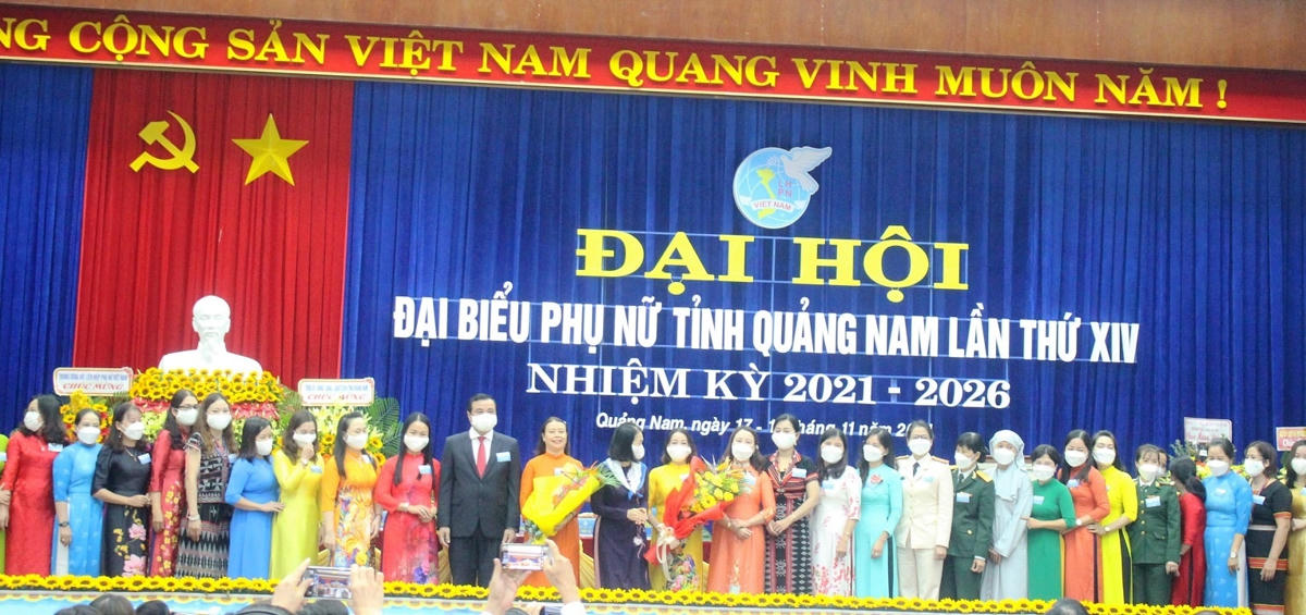 Ra mắt Ban chấp hành Hội LHPN tỉnh Quảng Nam khóa XIV gồm 39 ủy viên.
