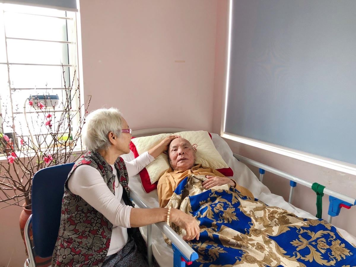 Hai vợ chồng bà Dành, ông Bưởi trong ngày cận Tết. Ảnh: Viện dưỡng lão Diên Hồng.