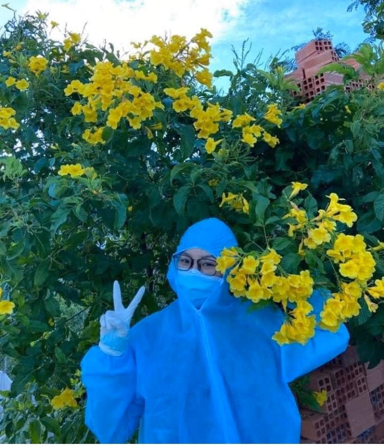 Ảnh Hoàng Phương Linh chụp trước khi vào làm việc gửi tặng mẹ. Ảnh: NVCC.