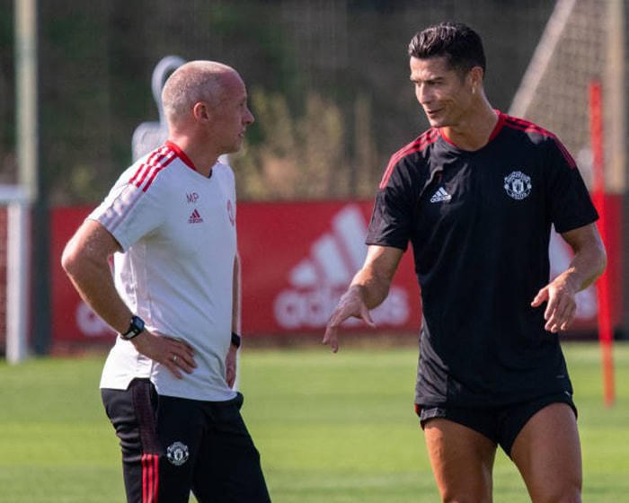 Ronaldo phô diễn kỹ thuật trong buổi tập, đủ thuyết phục HLV Solskjaer cho ra sân?