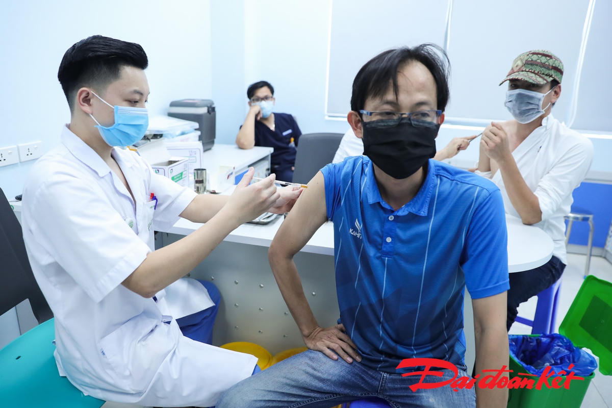 [ẢNH] Quy trình tiêm phòng vaccine Covid-19 an toàn từng khâu, từng bước