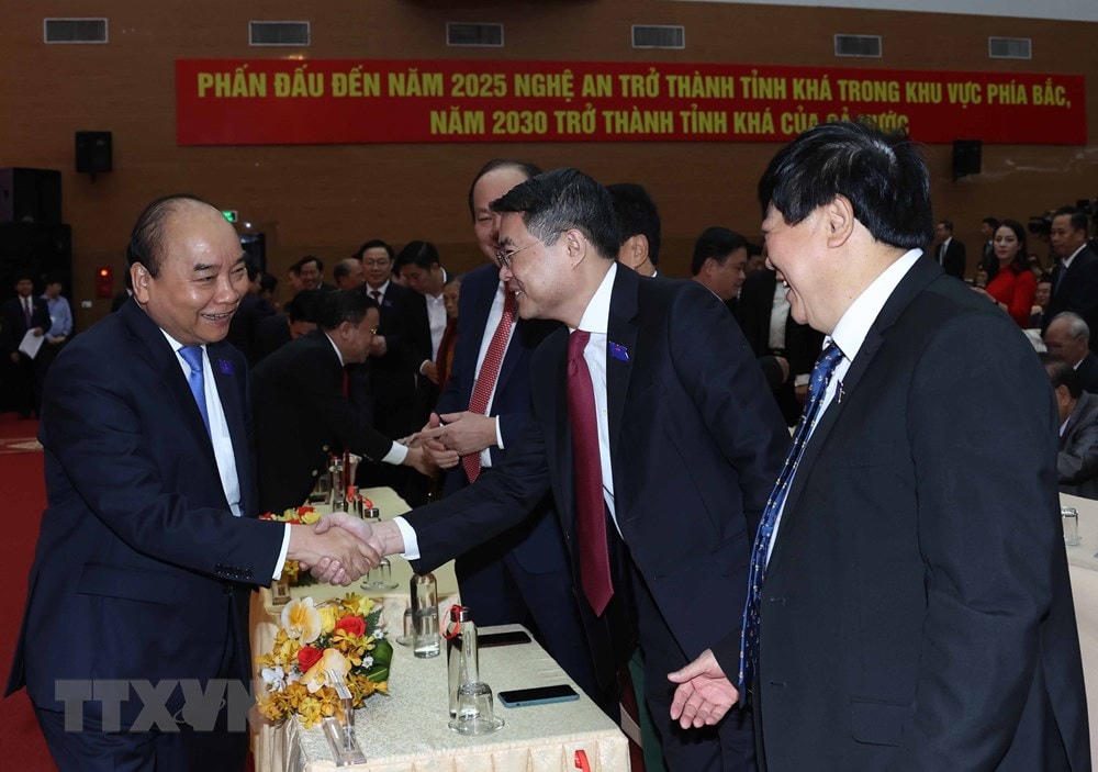 Thủ tướng Nguyễn Xuân Phúc với các đại biểu tại phiên khai mạc Đại hội đại biểu Đảng bộ tỉnh Nghệ An lần thứ XIX. Ảnh: (Ảnh: Thống Nhất/TTXVN).