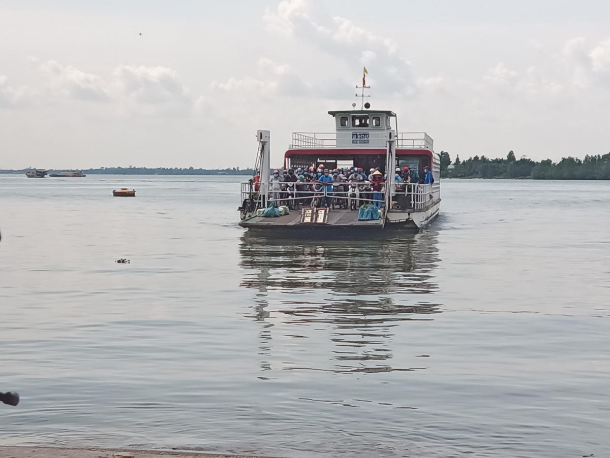 Lập 11 chốt đường thuỷ, các bến đò ngang sông liên tỉnh để chặn các lối vào thành phố. 