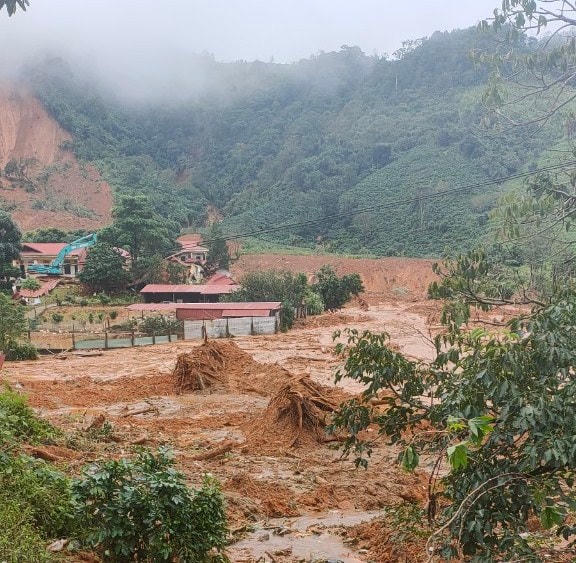 Khu vực sạt lở...