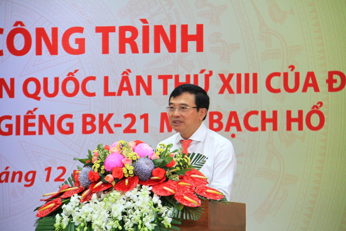 Ông Hoàng Quốc Vượng, Bí thư Đảng ủy, Chủ tịch HĐTV Petrovietnam phát biểu tại buổi lễ.