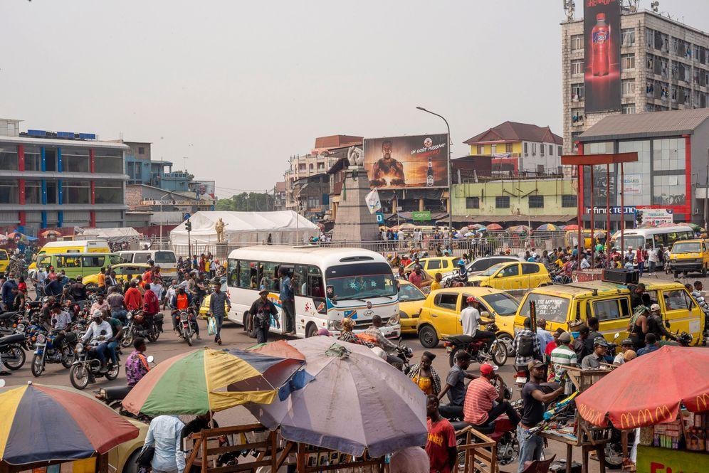 Kinshasa là một trong những thành phố phát triển nhanh nhất trên thế giới, nhưng nền kinh tế nơi này đang suy thoái. Ảnh: Der spiegel.