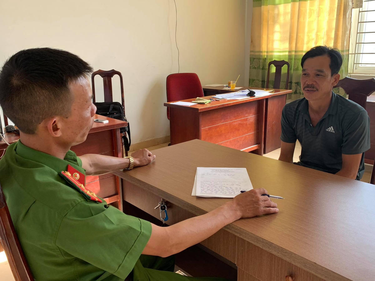 Ông Khánh khai được người làm cho hạt giống nên trồng cần sa để cho gà vịt ăn.