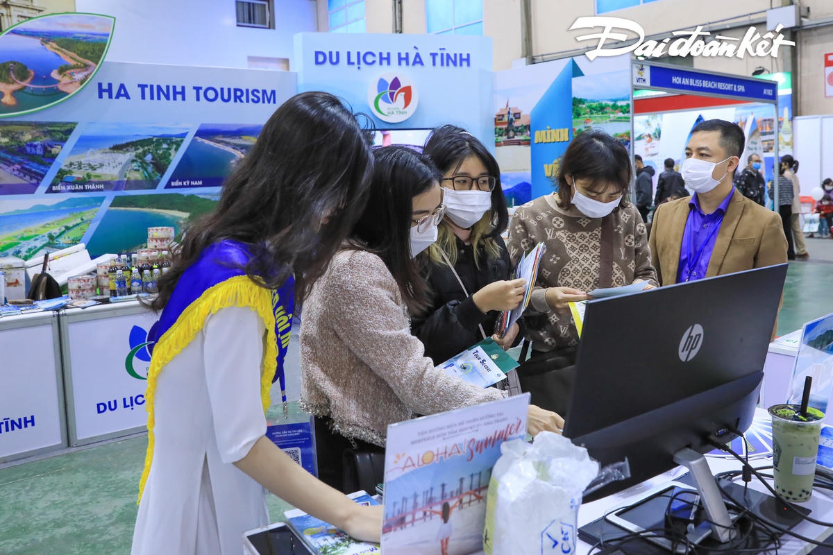 Người dân Thủ đô hào hứng đi săn tour du lịch