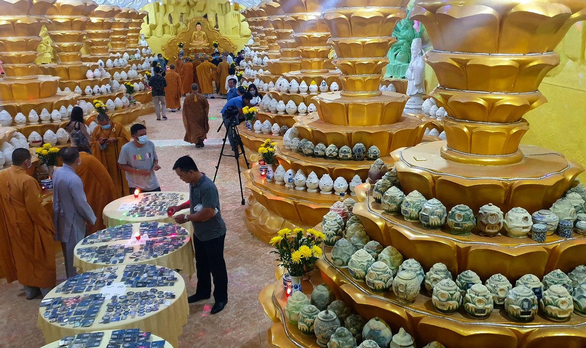 Tro cốt của người qua đời vì Covid-19 sẽ được chùa Long Hoa, Quận 10 tạm thời tiếp nhận. (Ảnh minh hoạ).