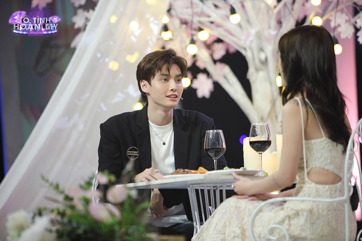 Tuấn Dương và Lucie Nguyễn đã có những giây phút thêm hiểu về nhau trên sân khấu. Ảnh: Perfect Universe.