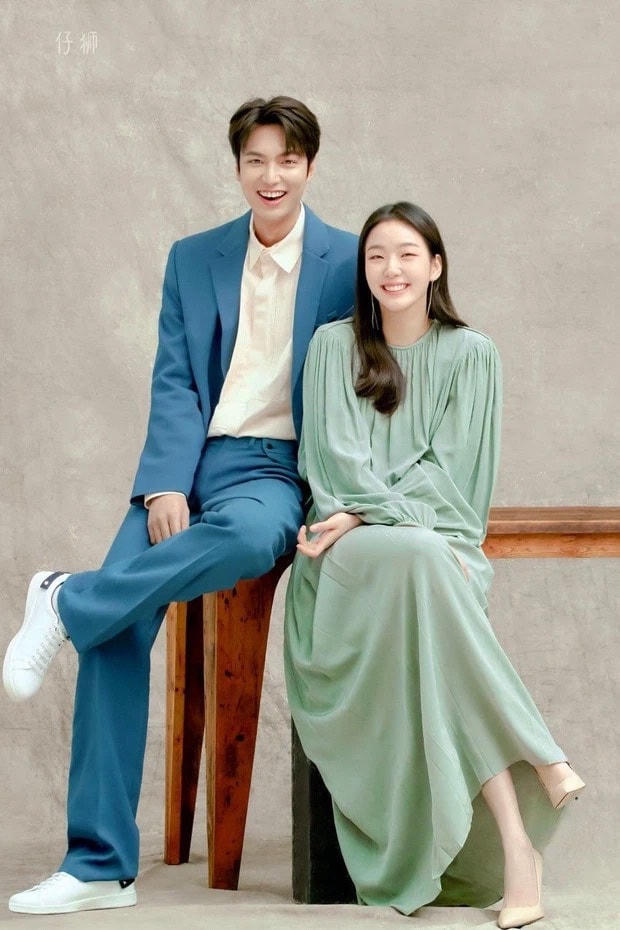 Sau lần kết hợp ăn ý trong Quân Vương bất diệt, Kim Go Eun và Lee Min Ho vướng phải tin đồn hẹn hò. 