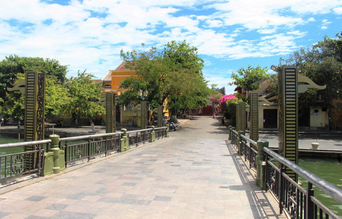 Cầu An Hội, TP Hội An không có người đi lại.