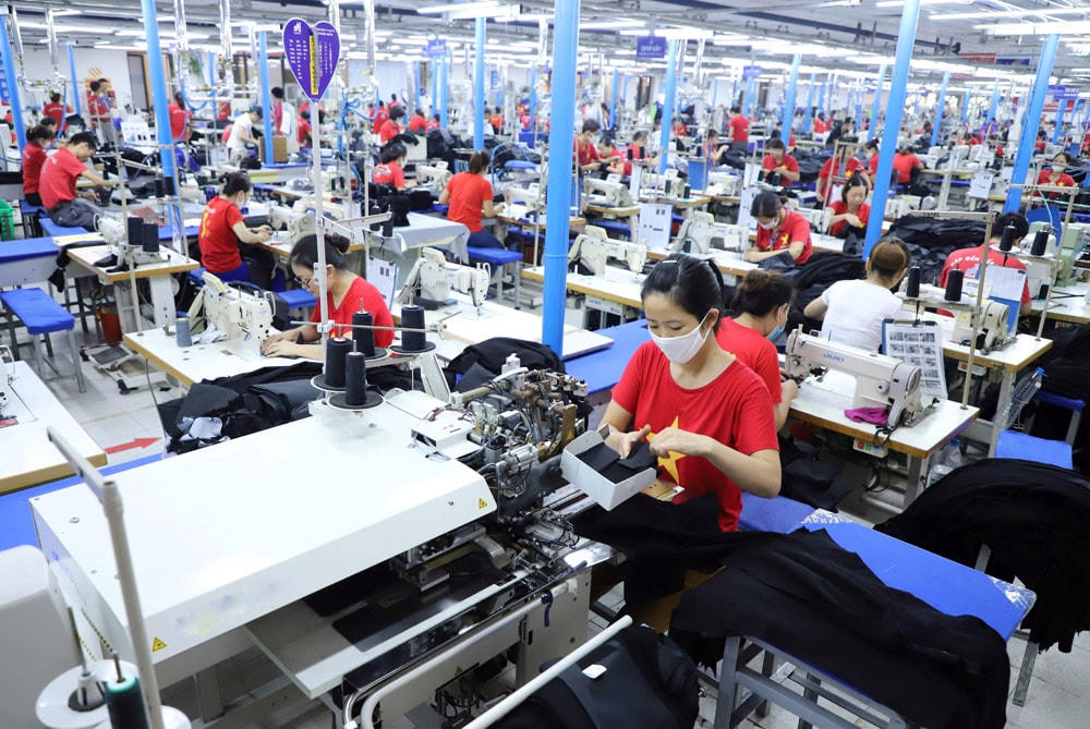 Cộng đồng doanh nghiệp Việt Nam vượt lên trong khó khăn. Ảnh: Quang Vinh.