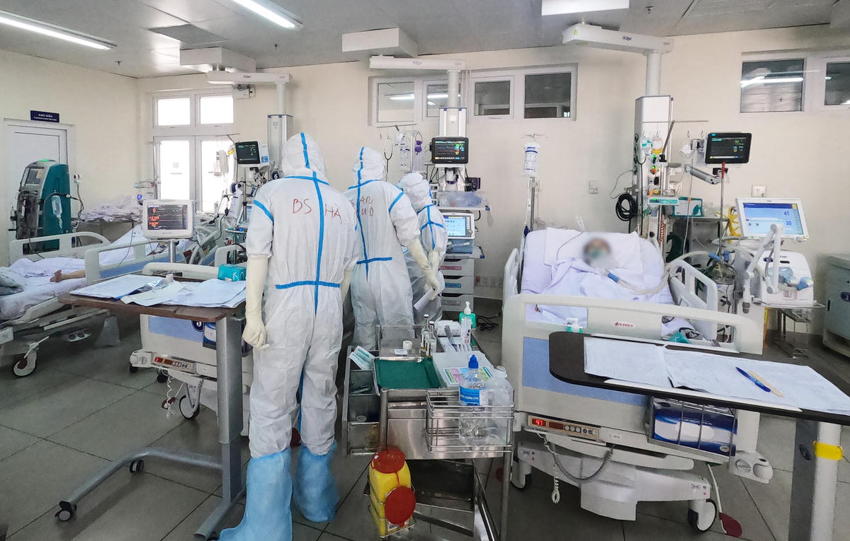 UBND TP HCM yêu cầu, người dân không lơ là với dịch bệnh.
