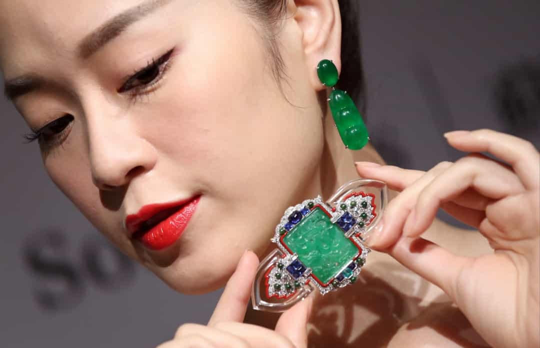 Lịch sử đồ trang sức thay đổi qua các thời kỳ