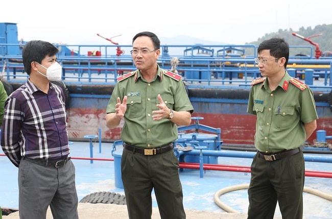 Thiếu tướng Phạm Thế Tùng, Giám đốc Công an tỉnh trực tiếp chỉ đạo vụ bắt giữ.