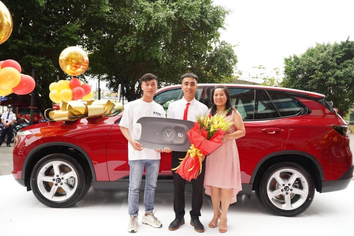 Khách hàng của Vietjet nhận xe hơi trị giá 1,5 tỷ đồng