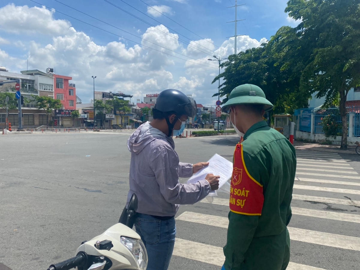 Việc bổ sung quân đội tham gia công tác chống dịch tại các chốt thể hiện sự đoàn kết, đồng lòng toàn Đảng, toàn dân, toàn quân.