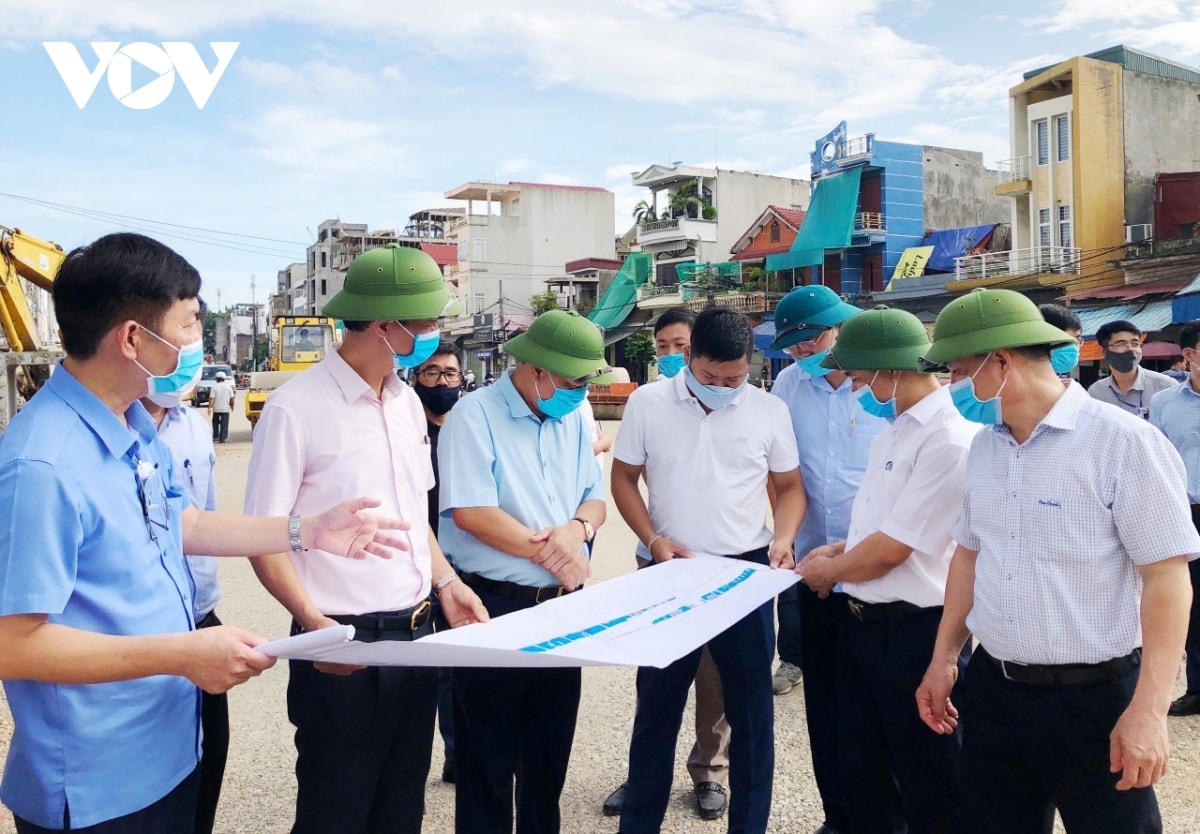 Công tác giải phóng mặt bằng, thi công công trình được chủ đầu tư và các nhà thầu gấp rút thực hiện, đảm bảo chất lượng, đúng tiến độ.  