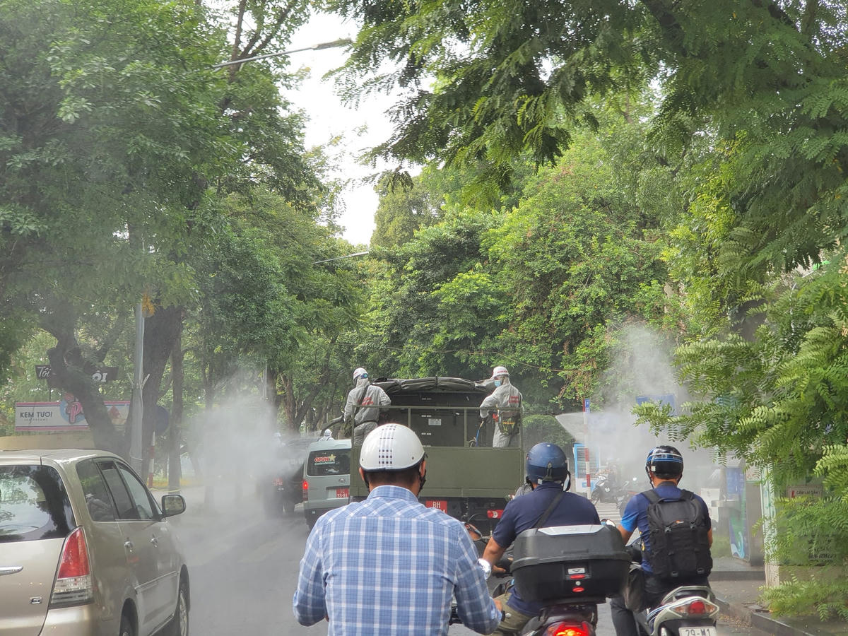 Xung quanh Hồ Gươm...