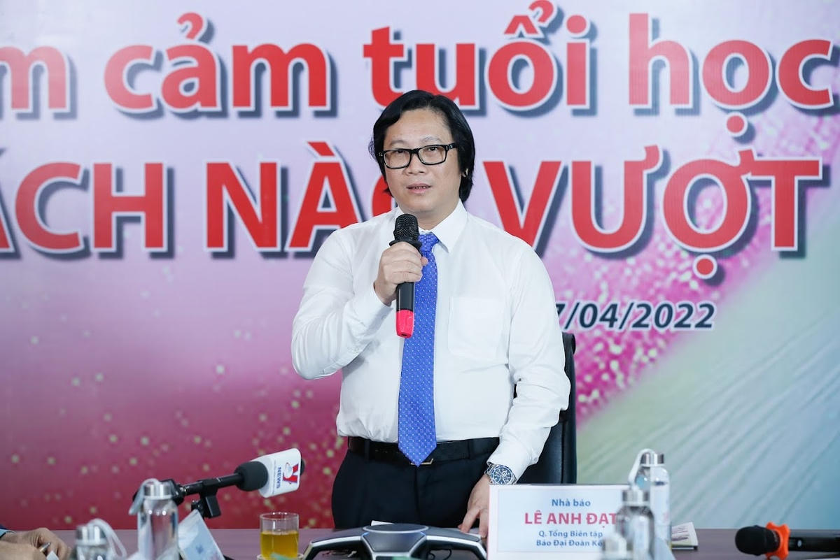 Nhà báo Lê Anh Đạt, Quyền Tổng Biên tập Báo Đại Đoàn Kết phát biểu tại Tọa đàm. Ảnh: Quang Vinh.