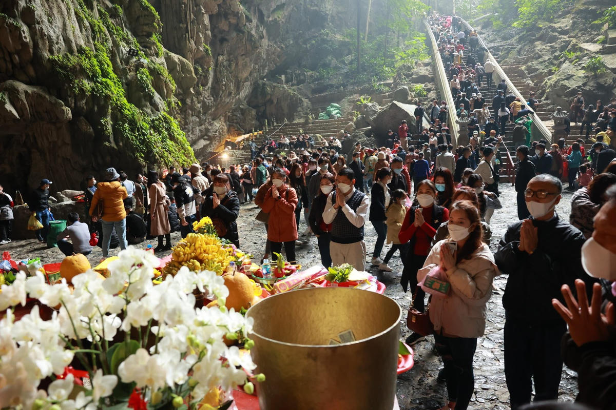 Dự kiến trong ngày đầu mở cửa chùa Hương đón khoảng 5 nghìn lượt khách.