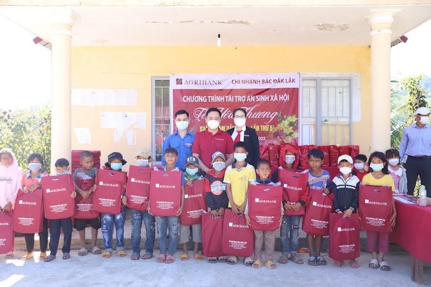 Trách nhiệm xã hội của Người Agribank được lan toả rộng khắp, kết nối hàng triệu tấm lòng nhân ái, chung tay hỗ trợ mảnh đời khó khăn đón Tết