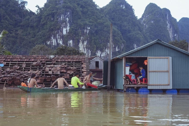 Nhà “phao” của người dân Tân Hóa (Quảng Bình). Ảnh: Nguyễn Do.