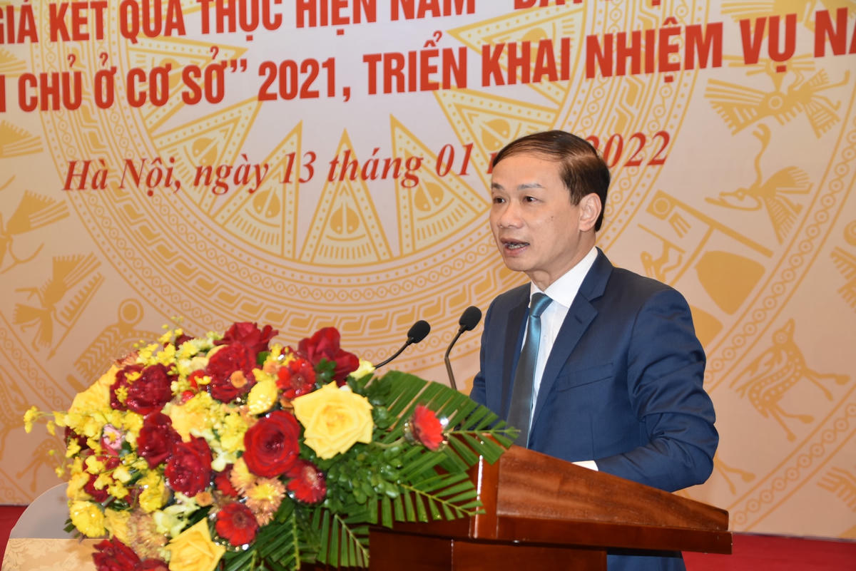 Phó Trưởng ban Dân vận Trung ương Phạm Tất Thắng báo cáo kết quả công tác dân vận năm 2021.