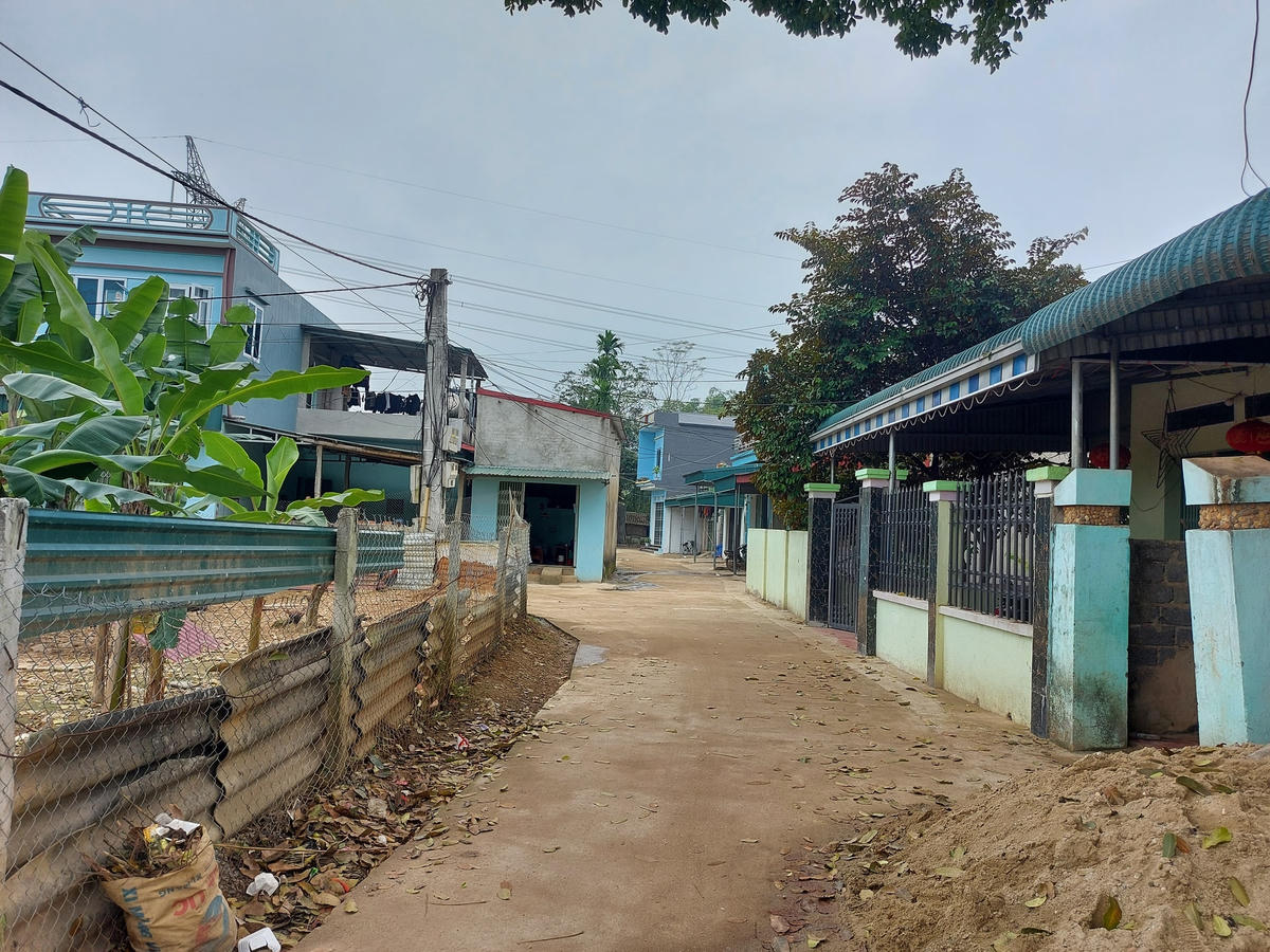 Sau khi được cấp đất, MTTQ và Hội chữ thập đỏ đã hỗ trợ mỗi hộ khoảng 10 triệu đồng để xây dựng nhà cửa vào thời điểm năm 2007.