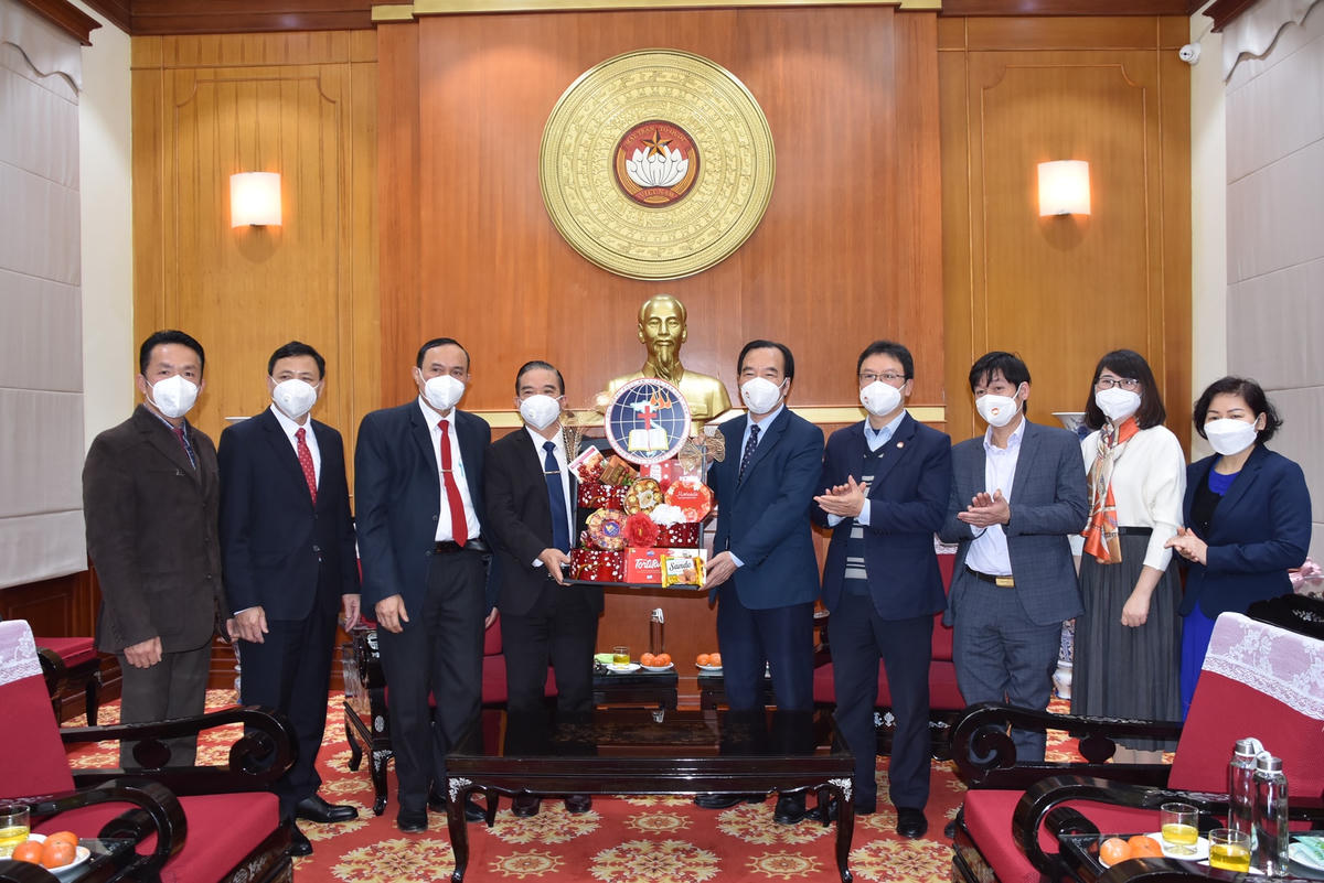 Hội thánh Phúc âm toàn vẹn Việt Nam thăm, chúc mừng UBTƯ MTTQ Việt Nam.