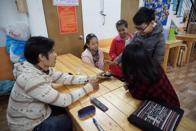 Tham gia lớp học, các em học sinh sẽ được trau dồi kiến thức, giao lưu nói tiếng Anh, tham gia các hoạt động tương tác tập thể.