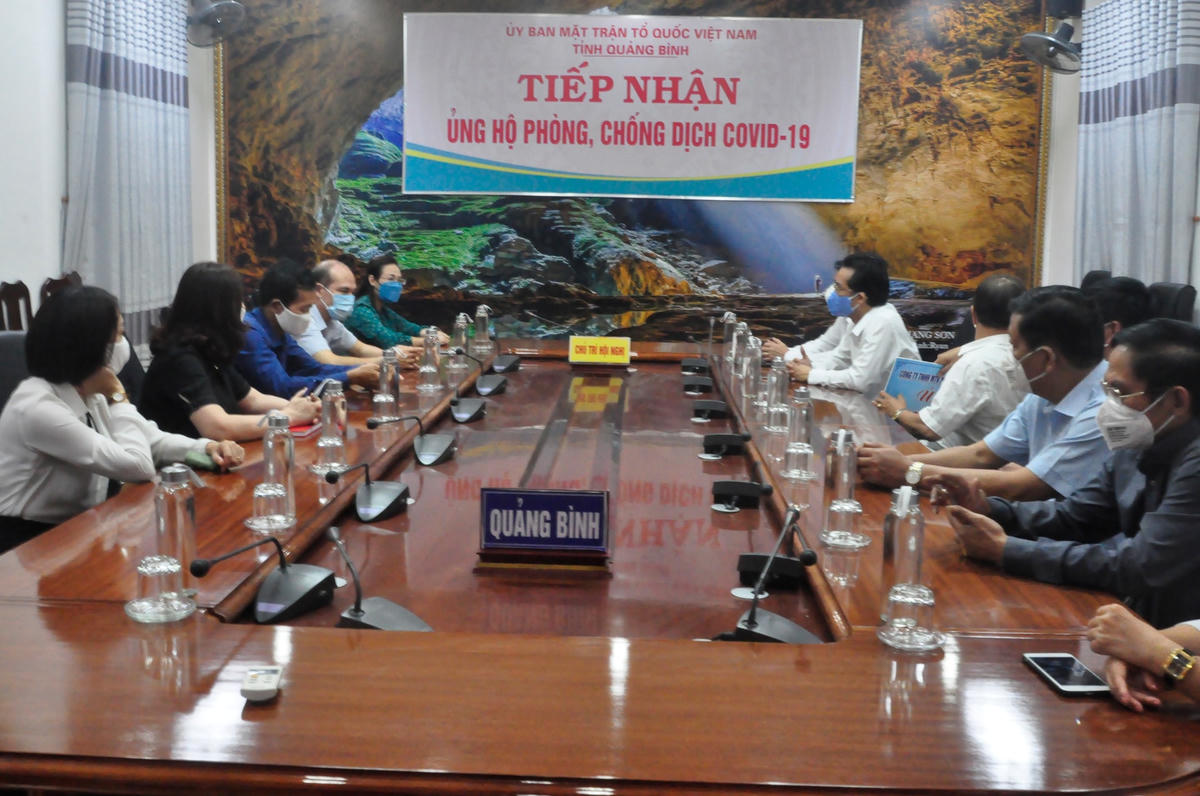 Ủy ban MTTQ Việt Nam tỉnh Quảng Bình tiếp nhận ủng hộ phòng, chống dịch Covid-19.