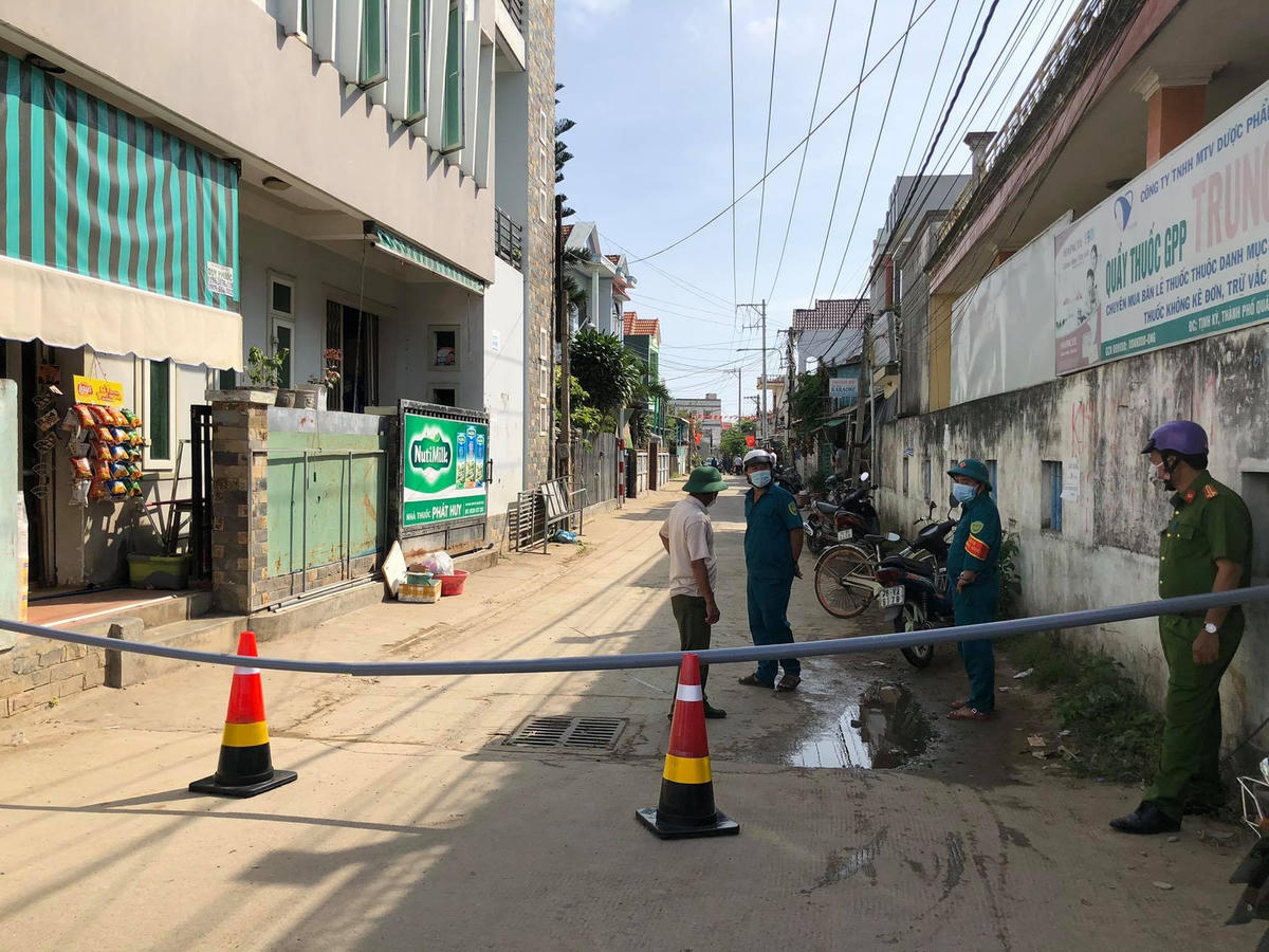 Phong tỏa khu vực nơi sinh sống của bệnh nhân nhiễm Covid-19 ở Quảng Ngãi.