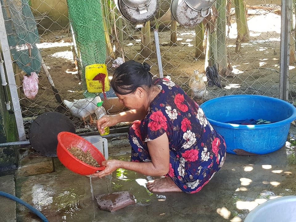 Người dân nêu cao tinh thần tự giác trong phòng chống dịch.