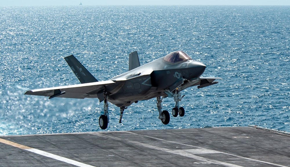 Máy bay tàng hình F-35C Lightning hạ cánh trên tàu sân bay USS Carl Vinson. (Nguồn: Hải quân Mỹ).