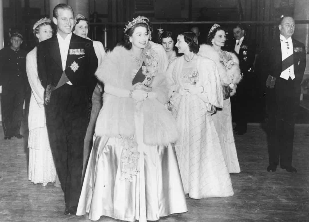 Cặp đôi hoàng gia tham dự một buổi hòa nhạc tại Festival Hall, London, năm 1951.