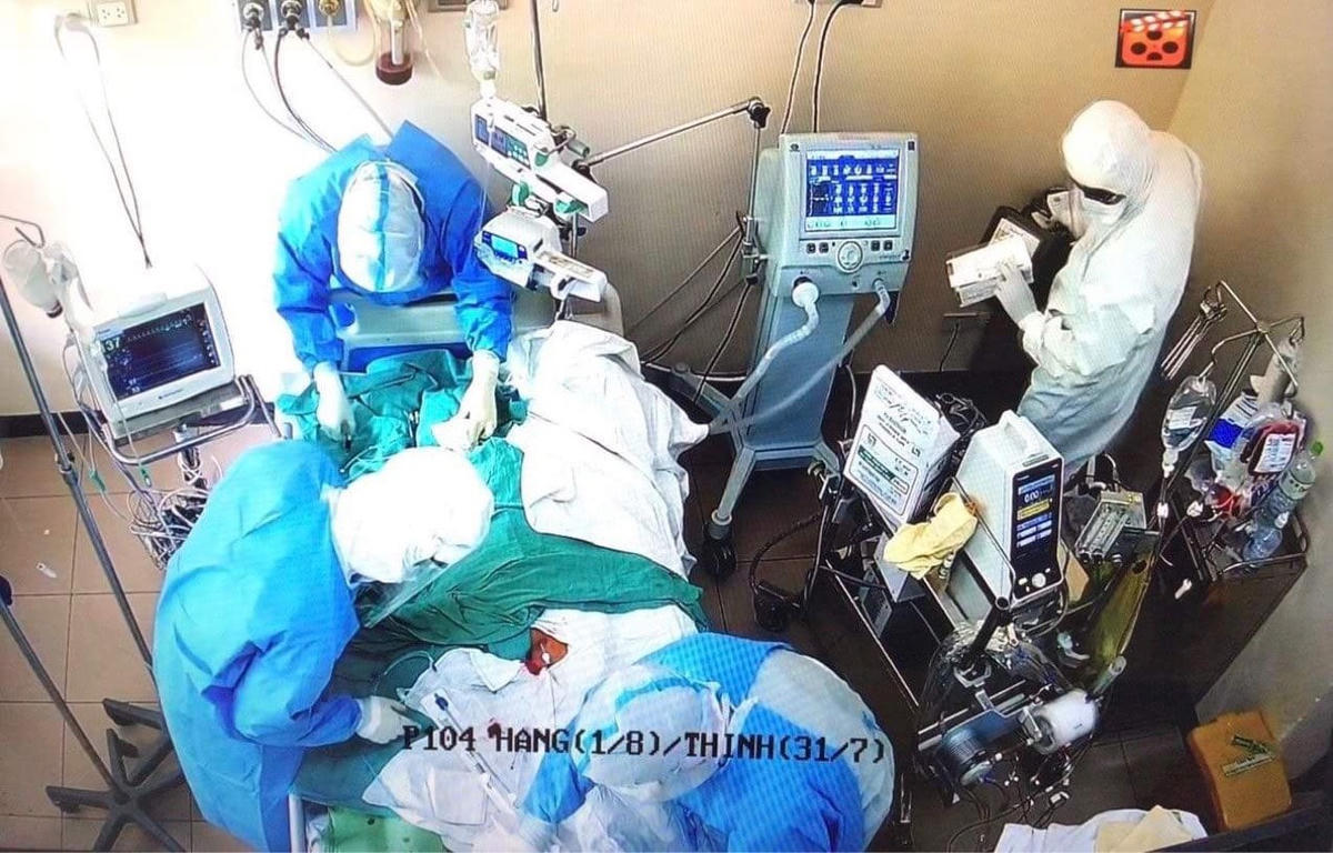 Các y, bác sĩ Bệnh viện Trung ương Huế cơ sở 2 đã nỗ lực cứu chữa sản phụ T.