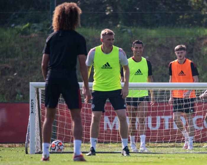 Ronaldo phô diễn kỹ thuật trong buổi tập, đủ thuyết phục HLV Solskjaer cho ra sân?