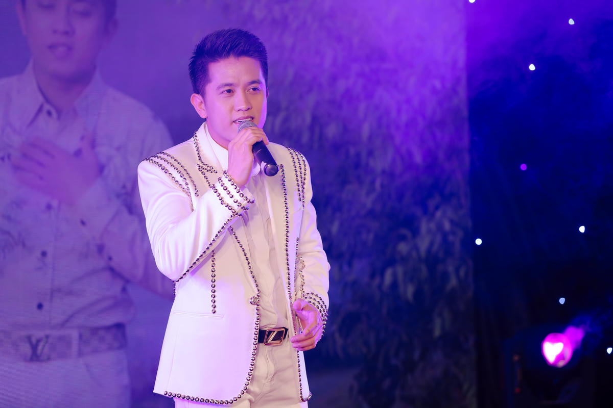 Ca sĩ Mai Trần Lâm: Muốn làm thật nhiều cho quê hương