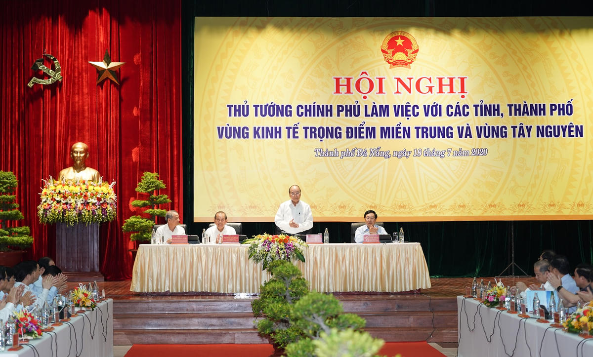 Cùng tham dự Hội nghị có Phó Thủ tướng Thường trực Chính phủ Trương Hòa Bình, Phó Thủ tướng, Bộ trưởng Bộ Ngoại giao Phạm Bình Minh và lãnh đạo các bộ, ngành, địa phương. Ảnh: VGP/Quang Hiếu.