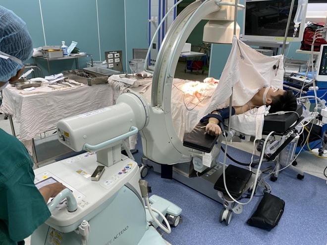 Bệnh nhân được tiến hành mổ mở tại Khoa Ngoại Bệnh viện 175.  