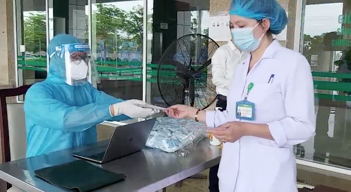 Tất cả các biện pháp phòng dịch được thực hiện nghiêm túc. Ảnh: CTV. 