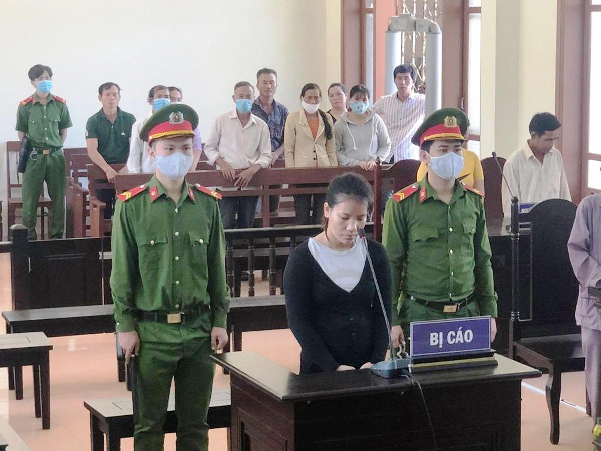 Bị cáo Nguyễn Thị Thanh Huyền tại TAND tỉnh Quảng Ngãi.