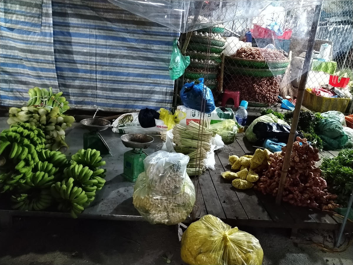 Các mặt hàng đang chờ để mua buôn lúc 1h sáng 25/8.