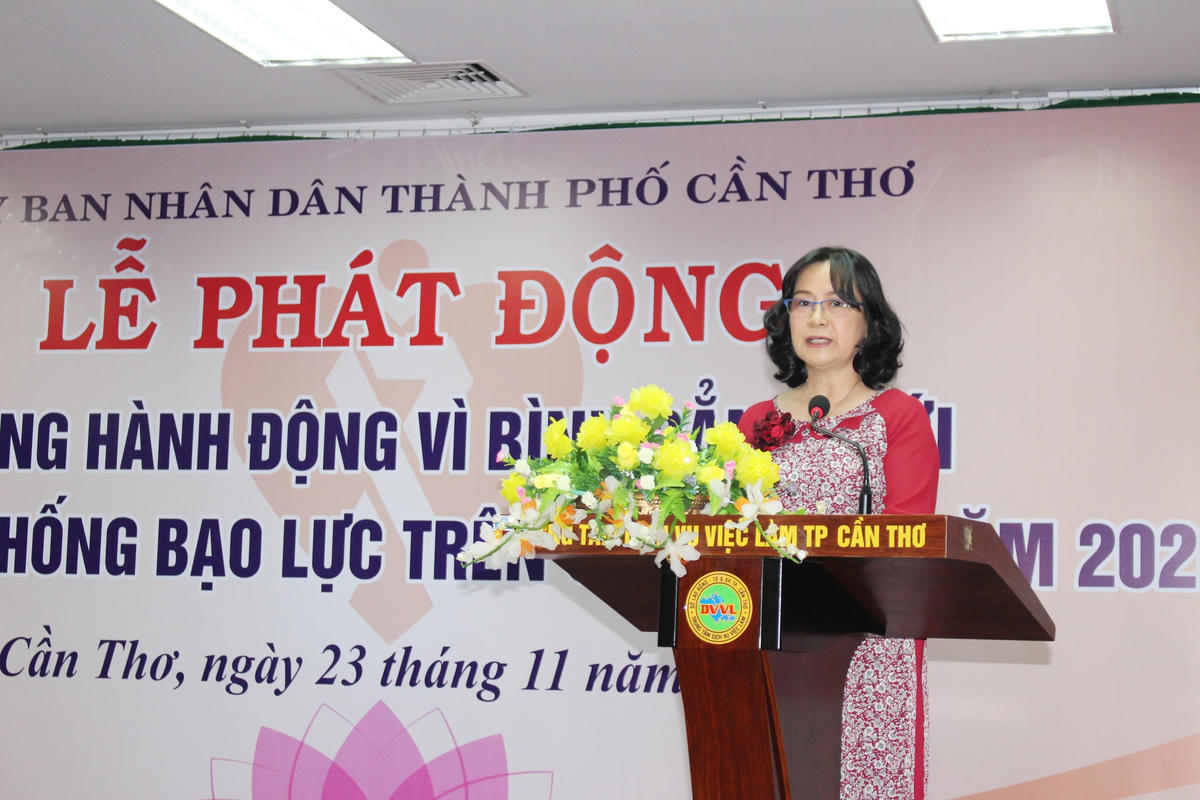 Bà Võ Thị Hồng Ánh, Phó Chủ tịch UBND TP Cần Thơ phát biểu tại buổi phát động.