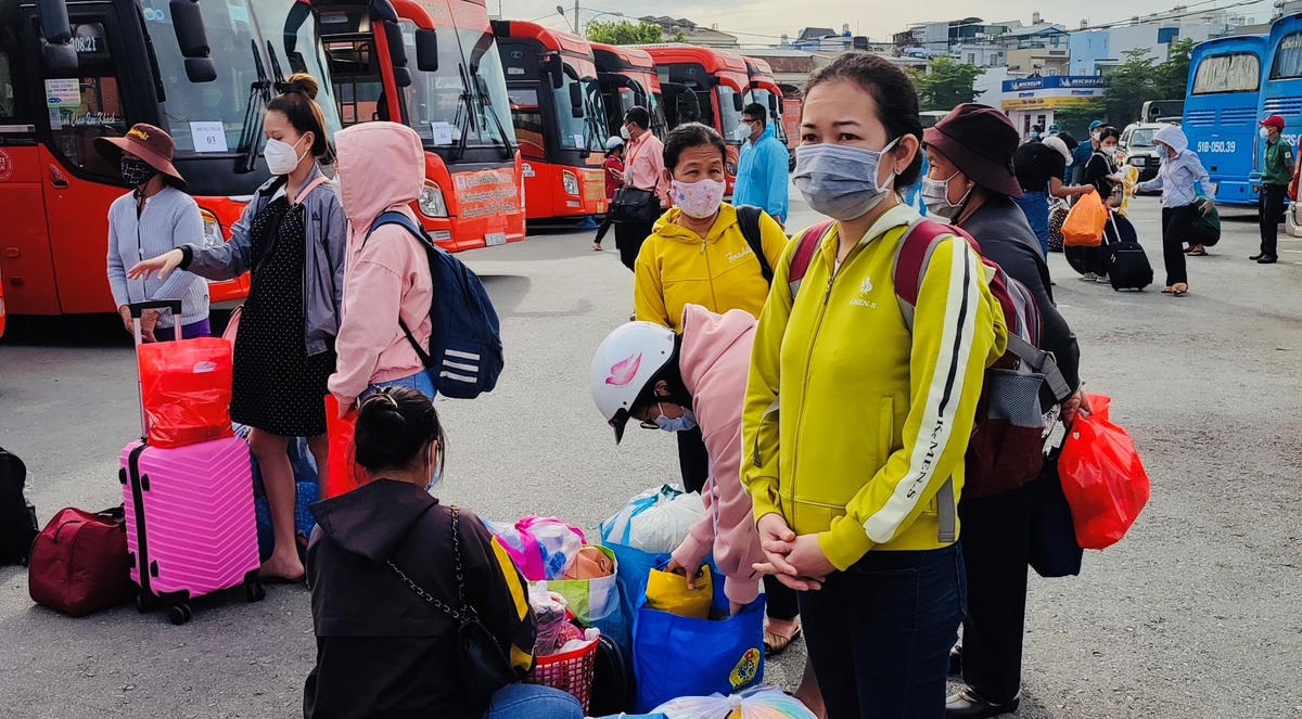 Doanh nghiệp vận tải gặp nhiều khó khăn khi giá xăng tăng.